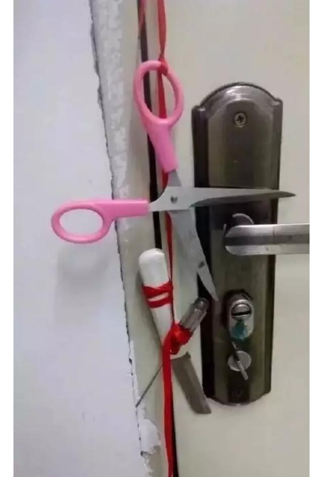 ߀ڼDIYI OUT